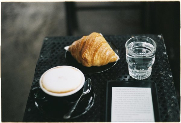 Scopri i top accessori essenziali per un look minimal chic